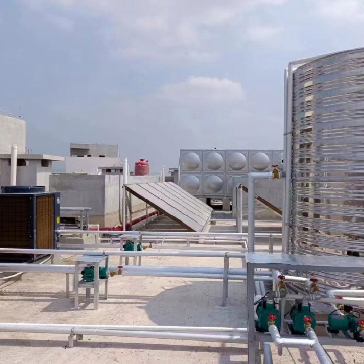 平板太阳能集热器 定制化热水系统助力工厂与学校宿舍